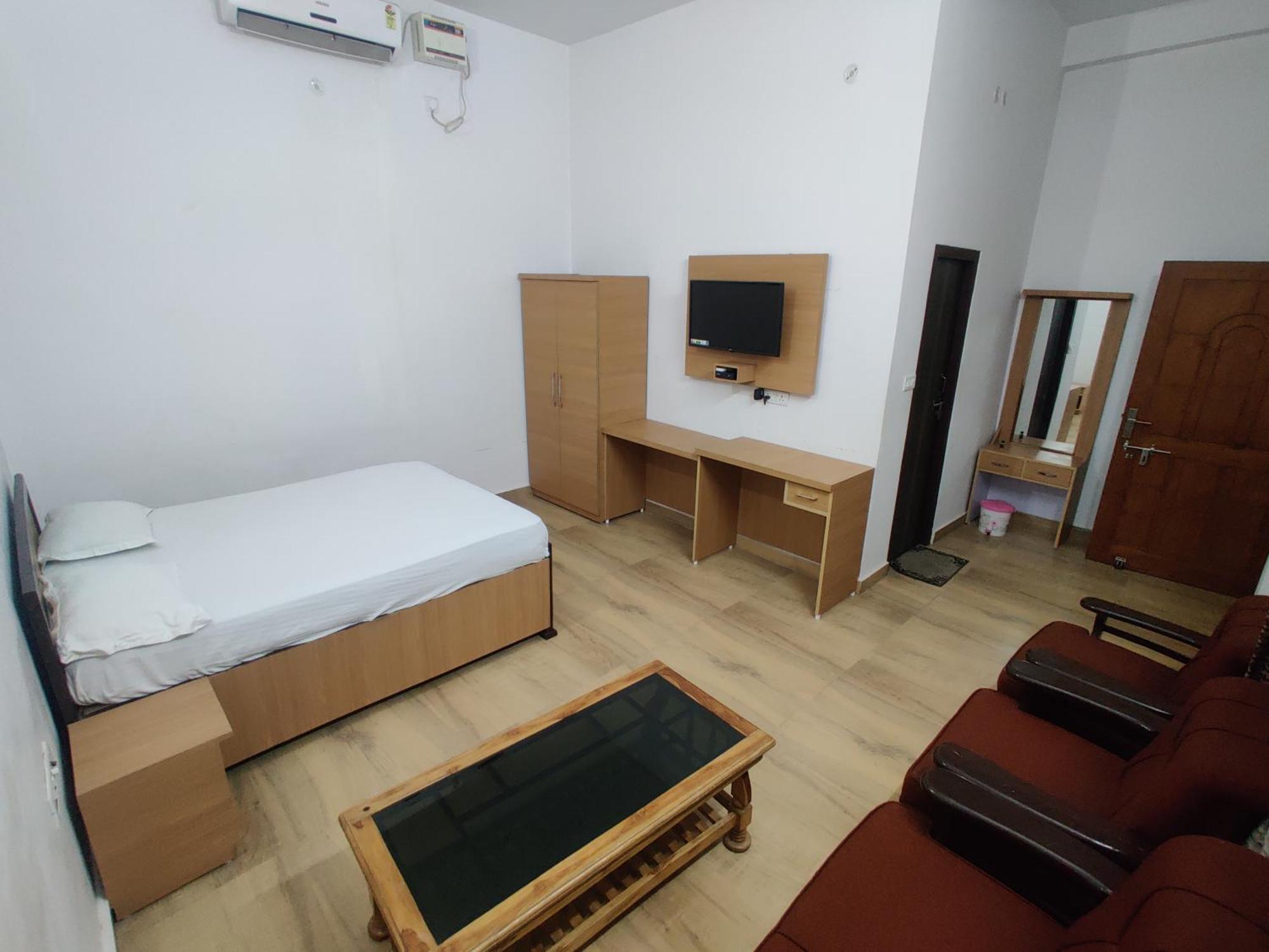 Hotel Jp International Naimisharanya Pokoj fotografie